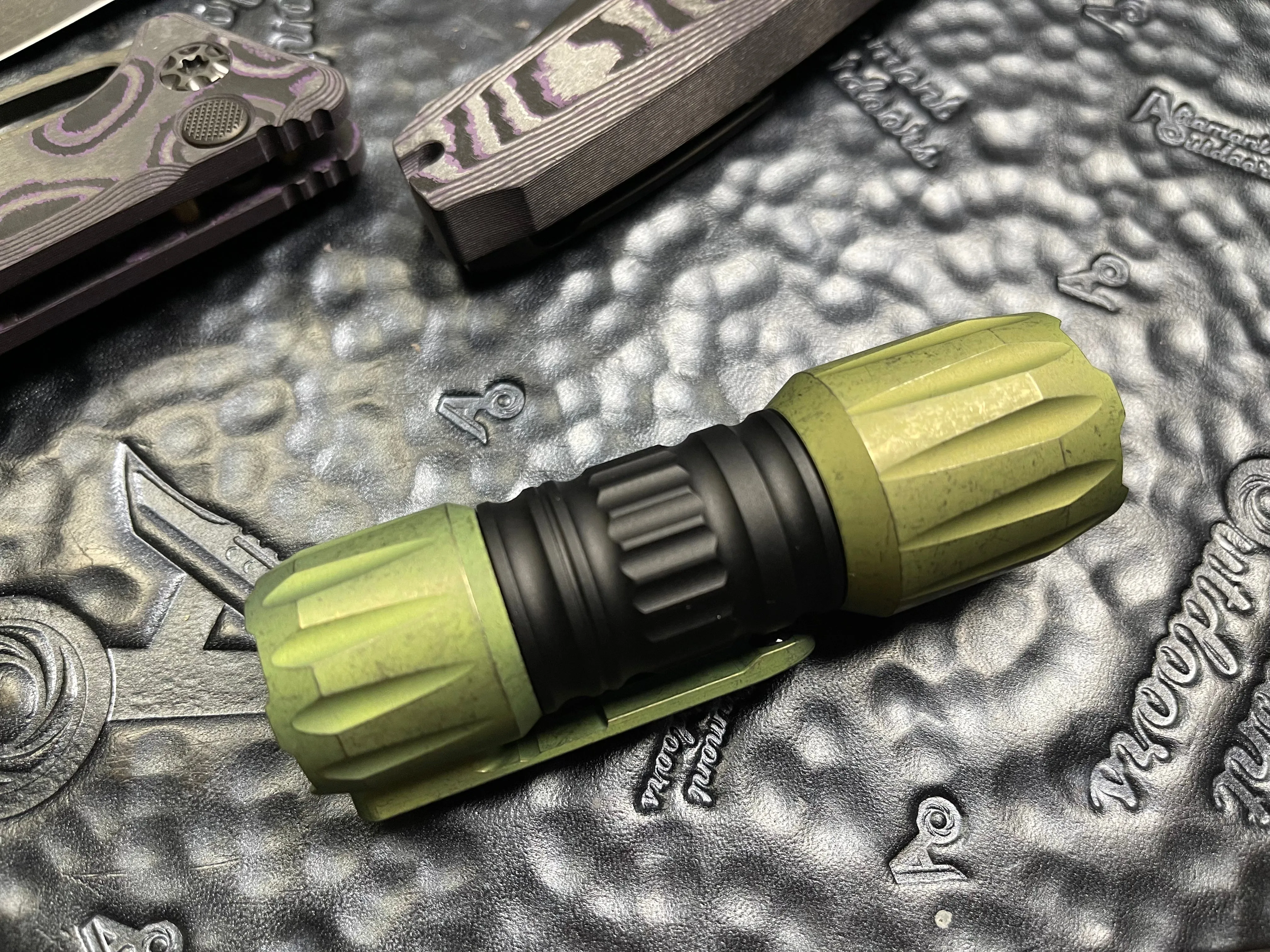 Heretic Knives Hyperion Flashlight, Antique Green, Green Turbo Glow H090 pre-owned