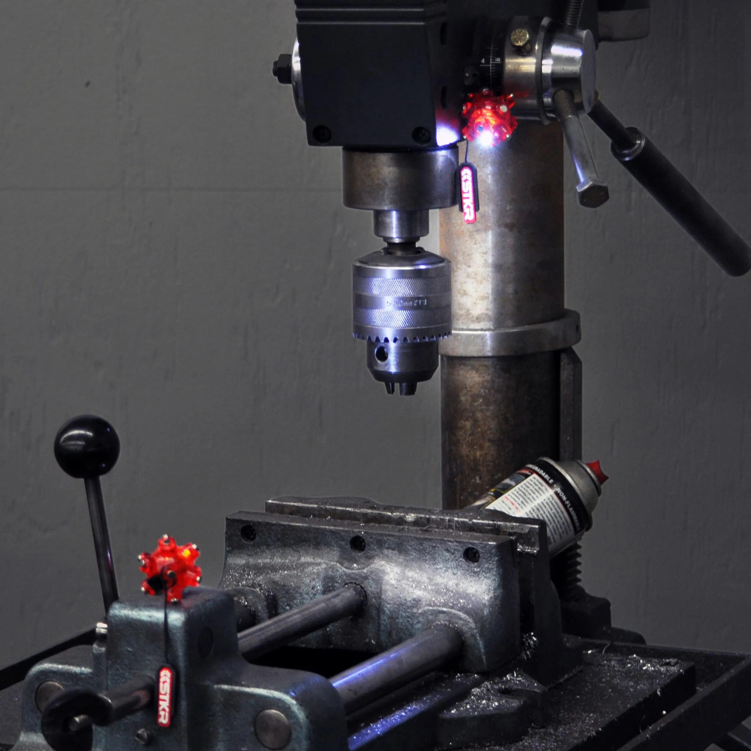 Magnetic Light Mine - Hands Free Flashlight